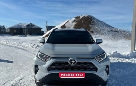 Toyota RAV4, 2020 год, 4 200 000 рублей, 2 фотография