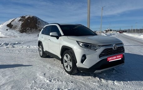 Toyota RAV4, 2020 год, 4 200 000 рублей, 3 фотография
