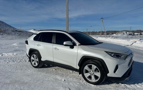 Toyota RAV4, 2020 год, 4 200 000 рублей, 4 фотография