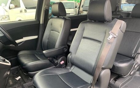 Toyota ISis I, 2016 год, 1 174 000 рублей, 15 фотография