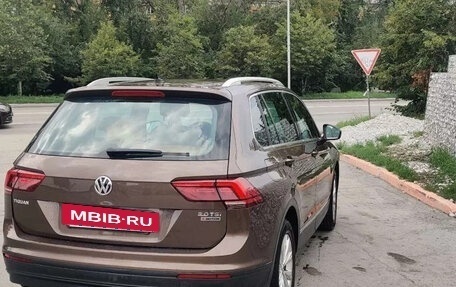 Volkswagen Tiguan II, 2017 год, 2 399 000 рублей, 2 фотография