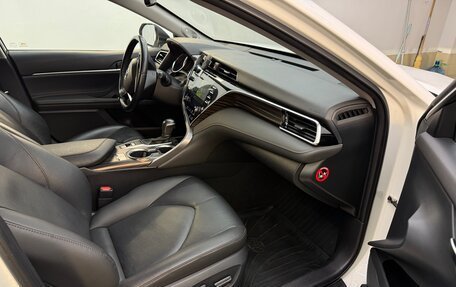 Toyota Camry, 2018 год, 2 300 000 рублей, 3 фотография