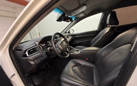 Toyota Camry, 2018 год, 2 300 000 рублей, 11 фотография