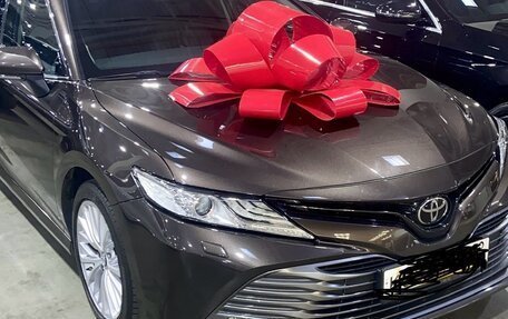 Toyota Camry, 2018 год, 3 050 000 рублей, 2 фотография