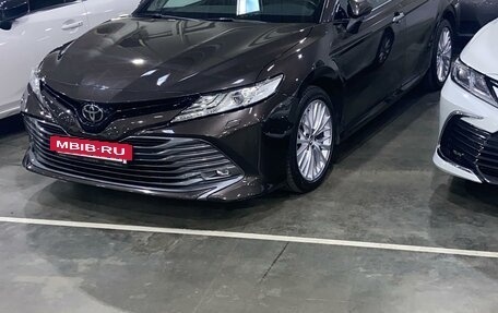 Toyota Camry, 2018 год, 3 050 000 рублей, 4 фотография