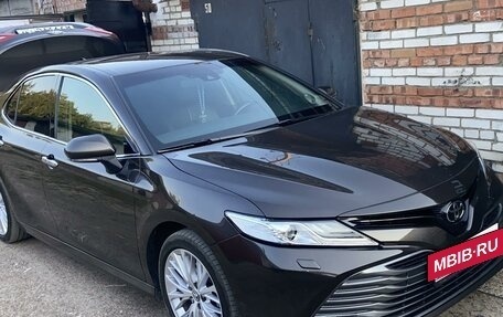 Toyota Camry, 2018 год, 3 050 000 рублей, 3 фотография