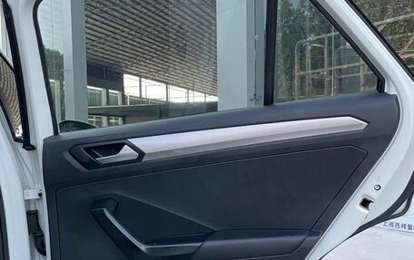 Volkswagen T-Roc I, 2022 год, 1 700 000 рублей, 13 фотография