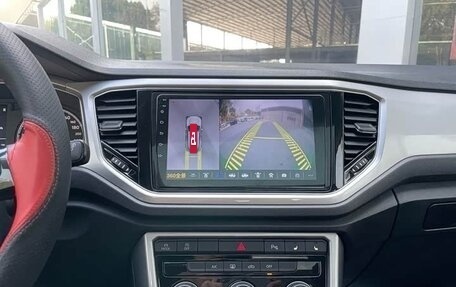 Volkswagen T-Roc I, 2022 год, 1 700 000 рублей, 18 фотография