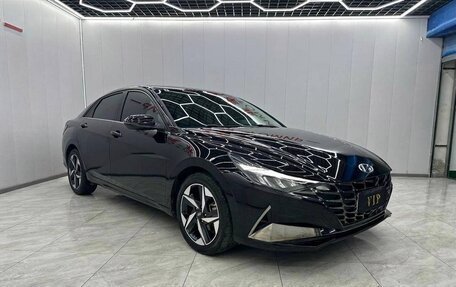 Hyundai Elantra, 2022 год, 1 580 000 рублей, 2 фотография