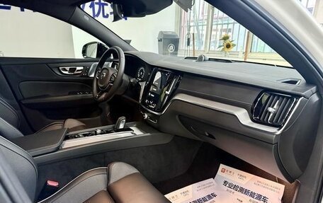 Volvo V60 II, 2025 год, 5 600 000 рублей, 12 фотография