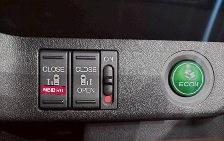 Honda Stepwgn IV, 2015 год, 1 189 000 рублей, 16 фотография