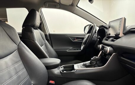 Toyota RAV4, 2021 год, 3 350 000 рублей, 12 фотография