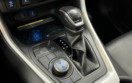 Toyota RAV4, 2021 год, 3 350 000 рублей, 16 фотография