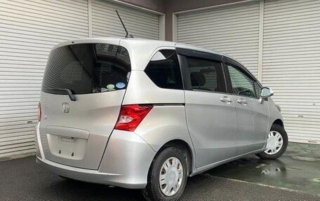 Honda Freed I, 2010 год, 750 000 рублей, 4 фотография