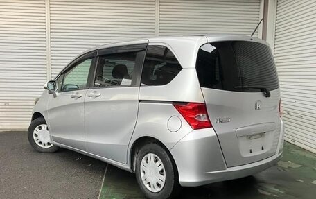 Honda Freed I, 2010 год, 750 000 рублей, 3 фотография