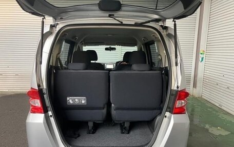 Honda Freed I, 2010 год, 750 000 рублей, 14 фотография