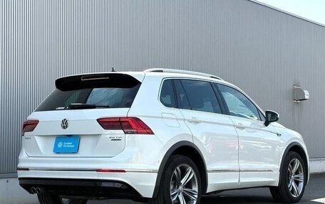 Volkswagen Tiguan II, 2017 год, 1 783 000 рублей, 2 фотография