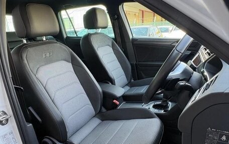 Volkswagen Tiguan II, 2017 год, 1 783 000 рублей, 28 фотография