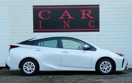 Toyota Prius IV XW50, 2020 год, 3 056 000 рублей, 3 фотография