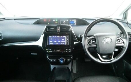 Toyota Prius IV XW50, 2020 год, 3 056 000 рублей, 7 фотография