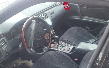 Mercedes-Benz E-Класс, 1997 год, 360 000 рублей, 1 фотография