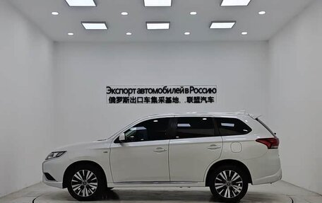 Mitsubishi Outlander III рестайлинг 3, 2022 год, 1 635 000 рублей, 4 фотография
