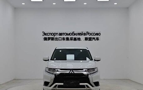 Mitsubishi Outlander III рестайлинг 3, 2022 год, 1 635 000 рублей, 2 фотография