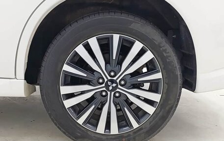 Mitsubishi Outlander III рестайлинг 3, 2022 год, 1 635 000 рублей, 16 фотография