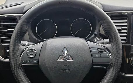 Mitsubishi Outlander III рестайлинг 3, 2022 год, 1 635 000 рублей, 10 фотография