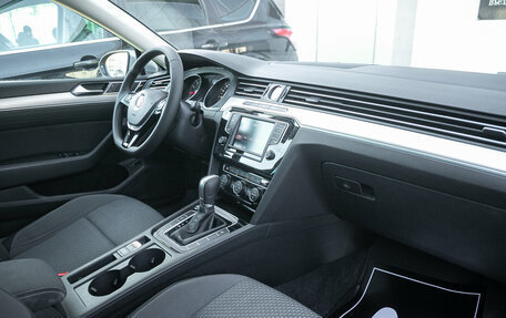 Volkswagen Passat B8 рестайлинг, 2017 год, 1 525 000 рублей, 20 фотография