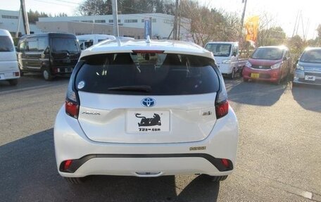 Toyota Aqua, 2022 год, 1 425 000 рублей, 5 фотография