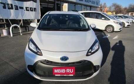 Toyota Aqua, 2022 год, 1 425 000 рублей, 2 фотография