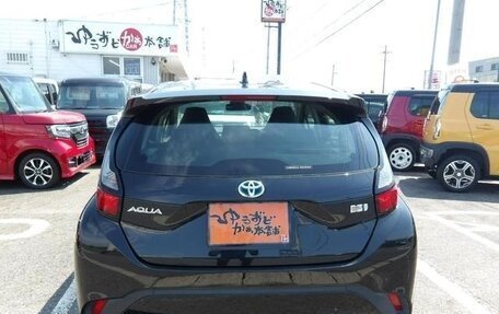 Toyota Aqua, 2022 год, 1 650 000 рублей, 3 фотография