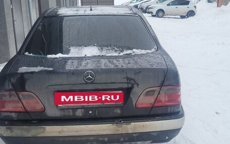 Mercedes-Benz E-Класс, 1997 год, 360 000 рублей, 3 фотография