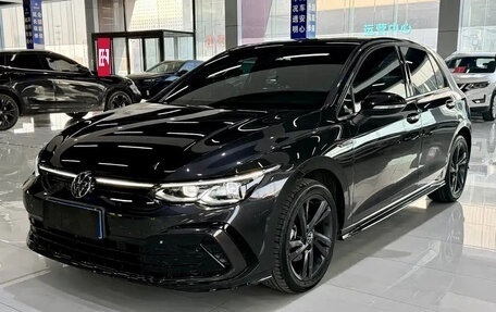 Volkswagen Golf VIII, 2023 год, 2 300 077 рублей, 1 фотография