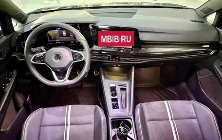 Volkswagen Golf VIII, 2023 год, 2 300 077 рублей, 13 фотография