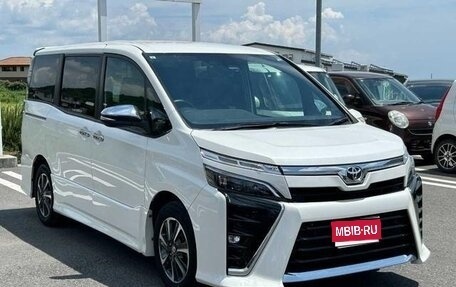 Toyota Voxy III, 2021 год, 1 755 000 рублей, 1 фотография