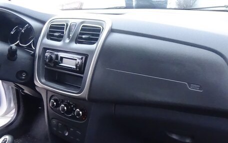 Renault Logan II, 2020 год, 1 050 000 рублей, 2 фотография