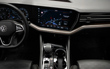 Volkswagen Touareg III, 2019 год, 6 150 000 рублей, 18 фотография