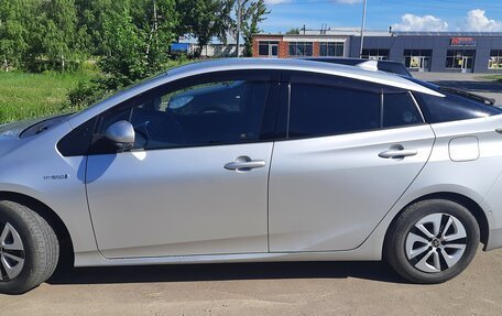 Toyota Prius IV XW50, 2016 год, 1 600 000 рублей, 8 фотография