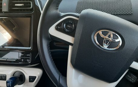 Toyota Prius IV XW50, 2016 год, 1 600 000 рублей, 12 фотография
