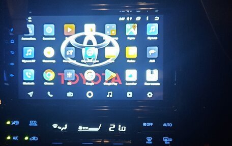 Toyota Prius IV XW50, 2016 год, 1 600 000 рублей, 13 фотография