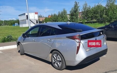 Toyota Prius IV XW50, 2016 год, 1 600 000 рублей, 7 фотография