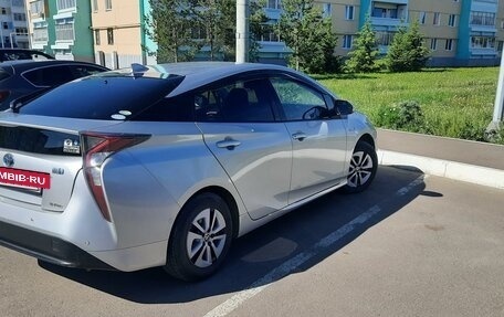 Toyota Prius IV XW50, 2016 год, 1 600 000 рублей, 4 фотография