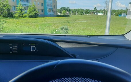 Toyota Prius IV XW50, 2016 год, 1 600 000 рублей, 18 фотография