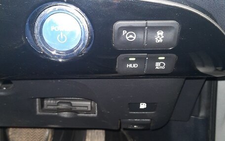 Toyota Prius IV XW50, 2016 год, 1 600 000 рублей, 24 фотография