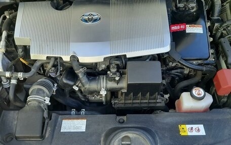 Toyota Prius IV XW50, 2016 год, 1 600 000 рублей, 23 фотография