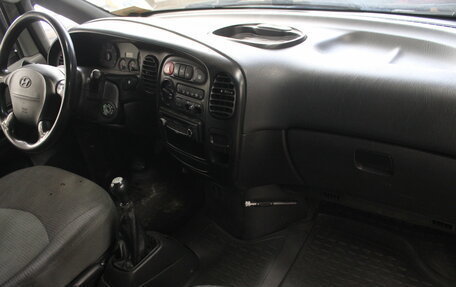 Hyundai H-1 II рестайлинг, 2006 год, 825 000 рублей, 11 фотография