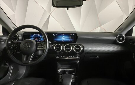 Mercedes-Benz CLA, 2020 год, 2 800 000 рублей, 14 фотография