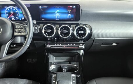 Mercedes-Benz CLA, 2020 год, 2 800 000 рублей, 15 фотография